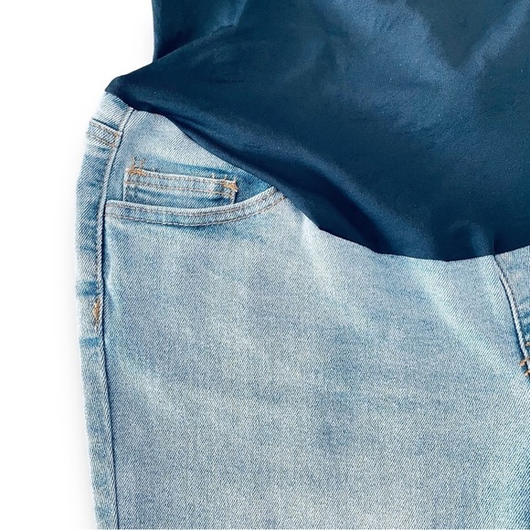 New Time And Tru Maternity Comfort Stretch Denim Raw Hem Bermuda Jean Shorts - Picture 2 of 5
